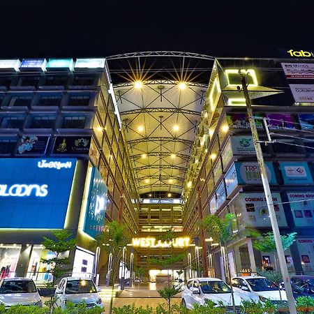 Fabhotel Parkland A Ахмедабад Екстериор снимка