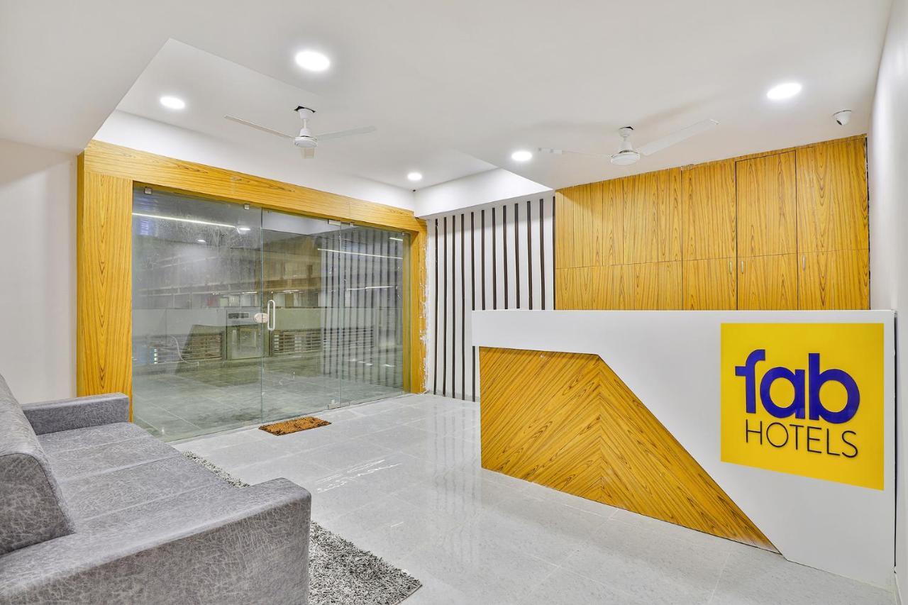 Fabhotel Parkland A Ахмедабад Екстериор снимка