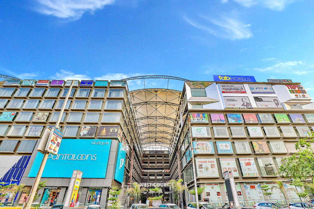 Fabhotel Parkland A Ахмедабад Екстериор снимка