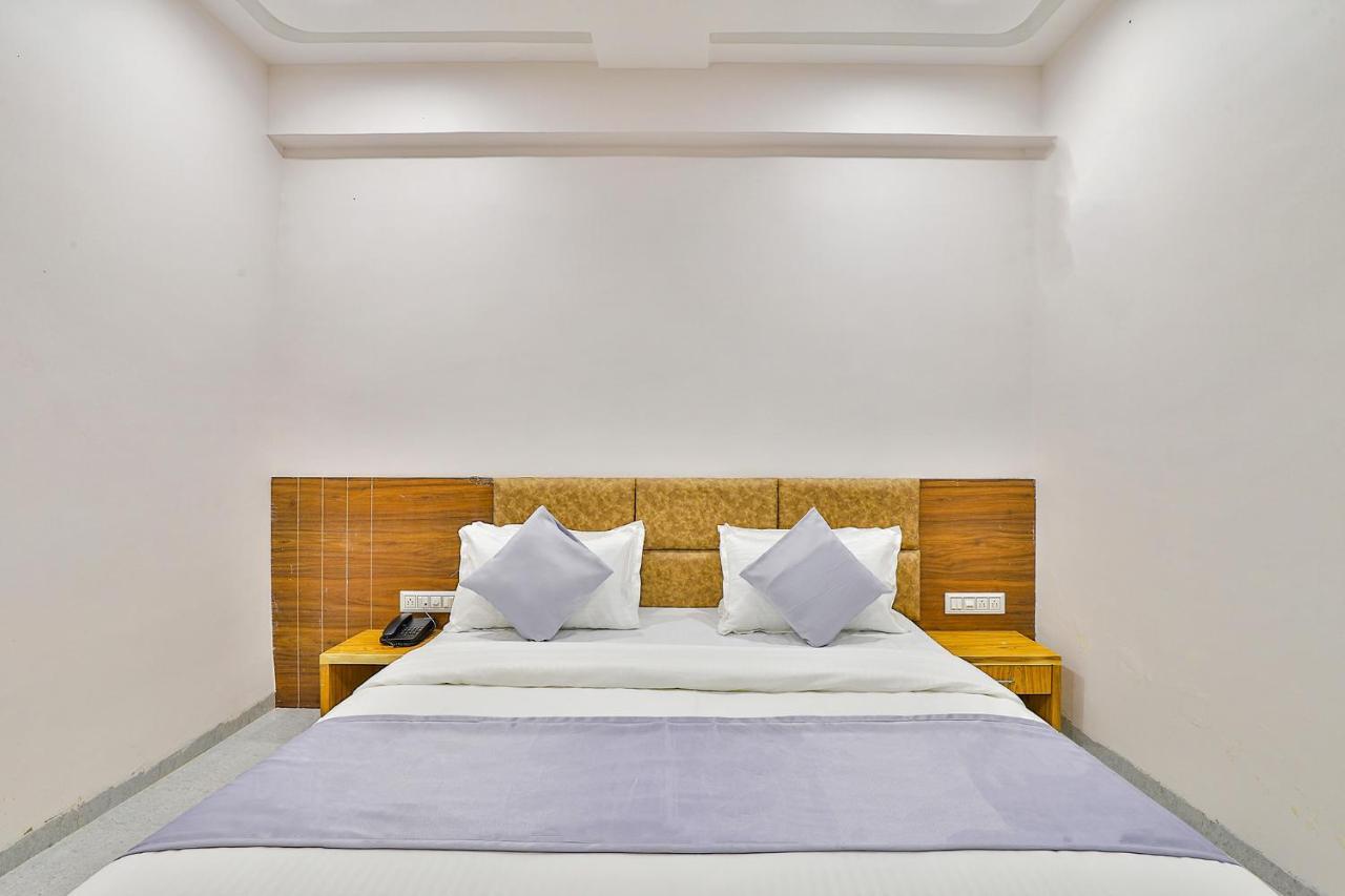 Fabhotel Parkland A Ахмедабад Екстериор снимка