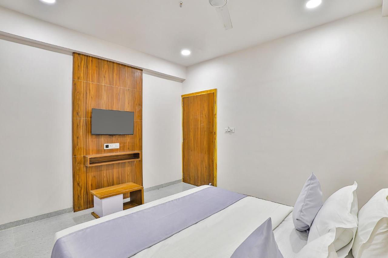 Fabhotel Parkland A Ахмедабад Екстериор снимка