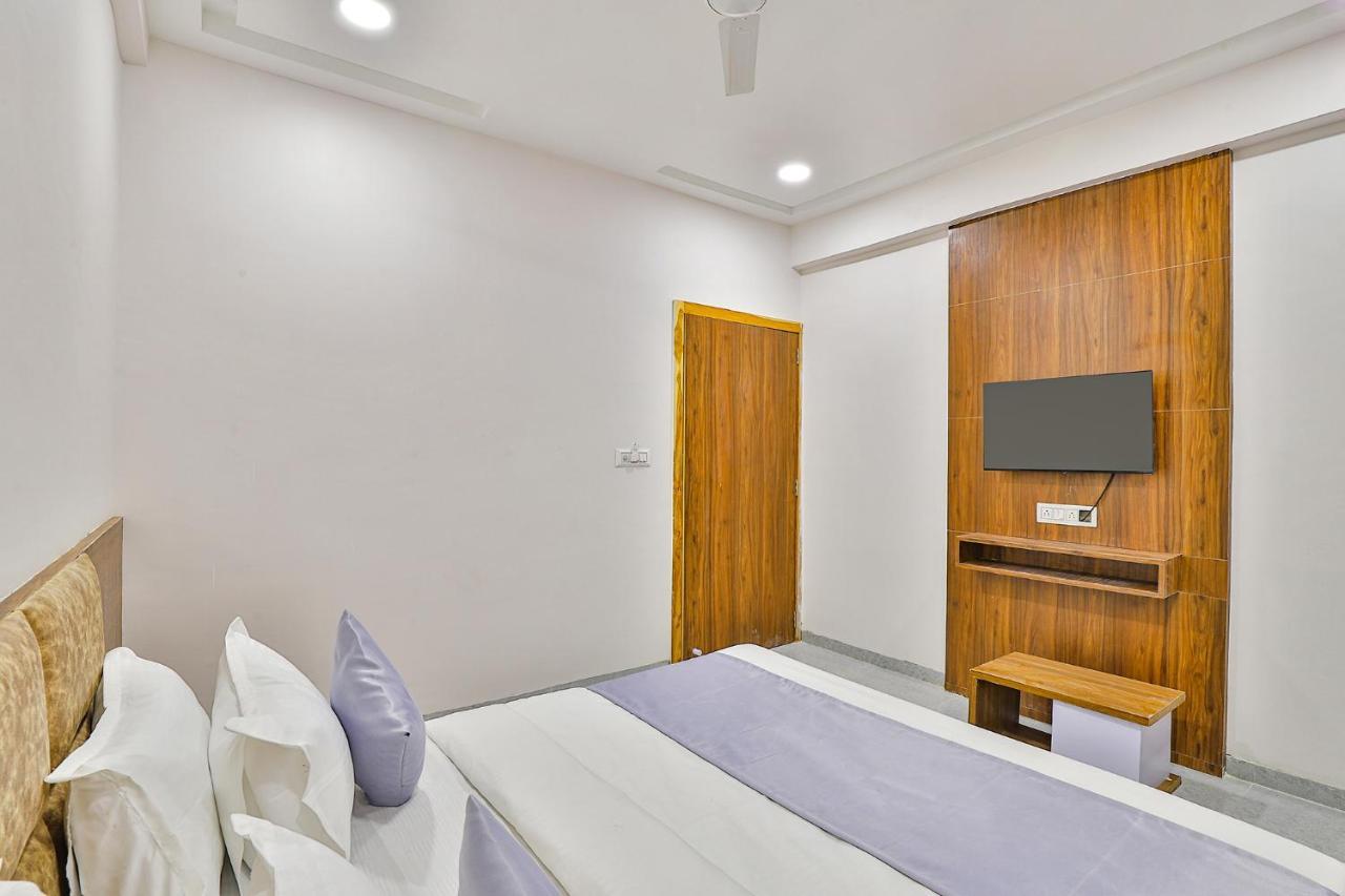 Fabhotel Parkland A Ахмедабад Екстериор снимка