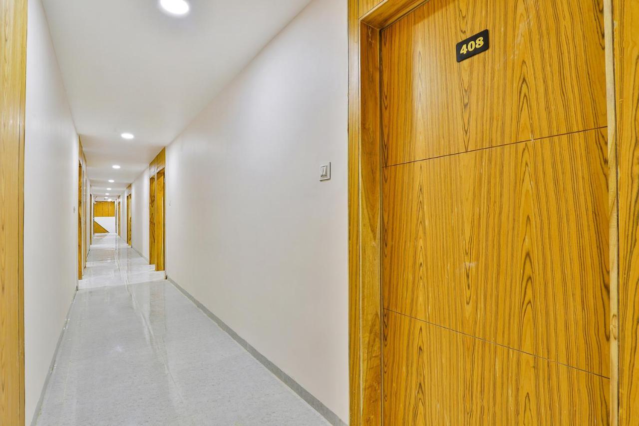 Fabhotel Parkland A Ахмедабад Екстериор снимка
